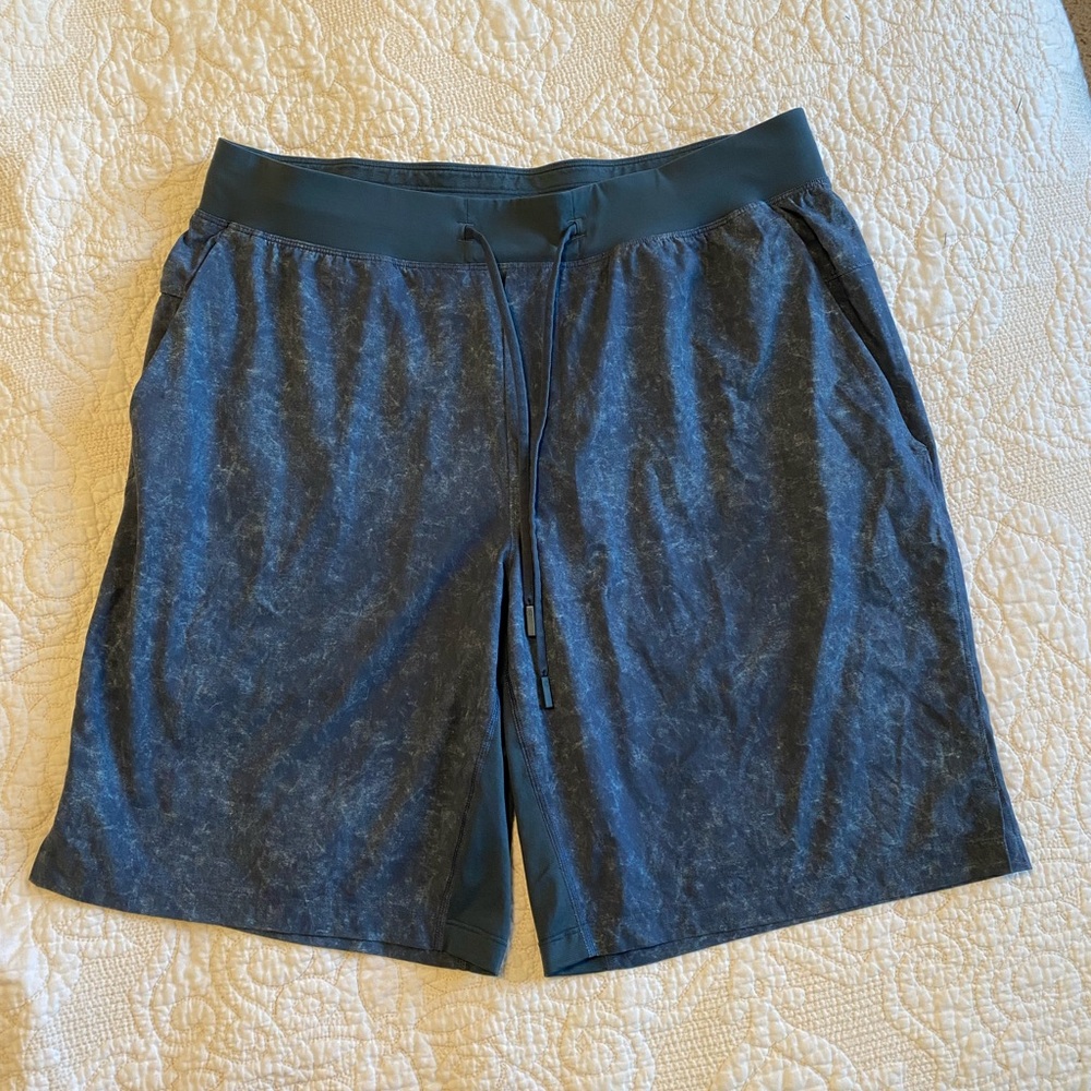 Lululemonn men’s shorts